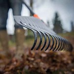 Fiskars L Assembled Solid™ Leaf Rake 52 cm 580 grams - Leaf Rakes Hand Tools