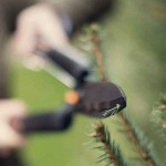 FISKARS 58cm Single Step HS22 Hedge Shears Curved Blade - Hedge Shears-Manual Hedge Trimmers