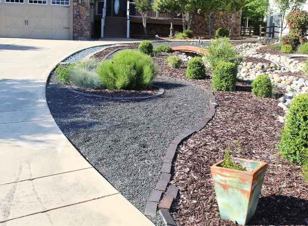 Black Quartz Sand in Garden
