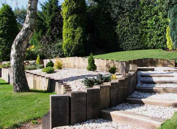 Στρωτήρας AZOBE σε Σκαλιά Κήπου