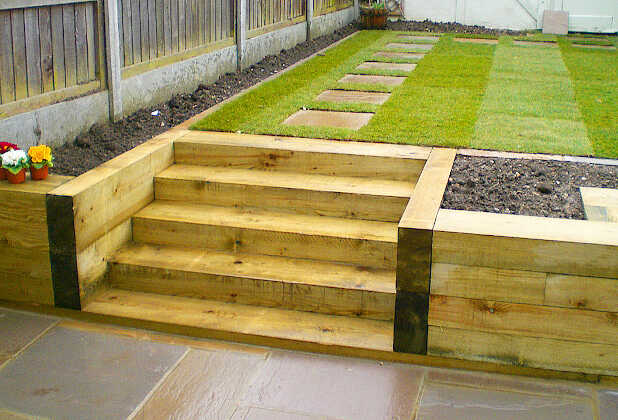 Στρωτήρας Πεύκου σε Κήπο