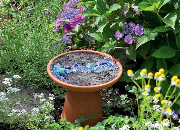 Γυάλινες Χάντρες & Πέτρες στον Κήπο