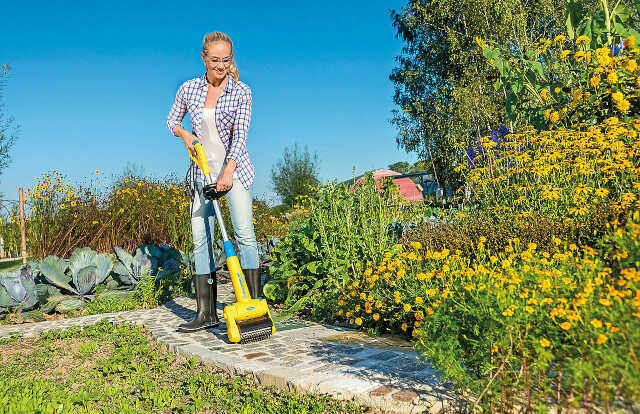 Paving Cleaning with Powerbrush GLORIA