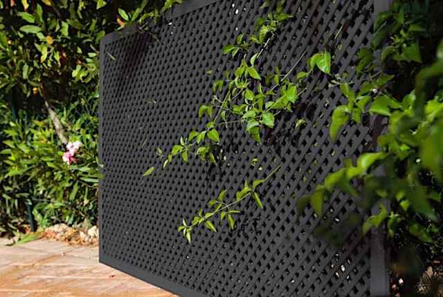 Trellis LOP® Wicker Anthracite in the Garden